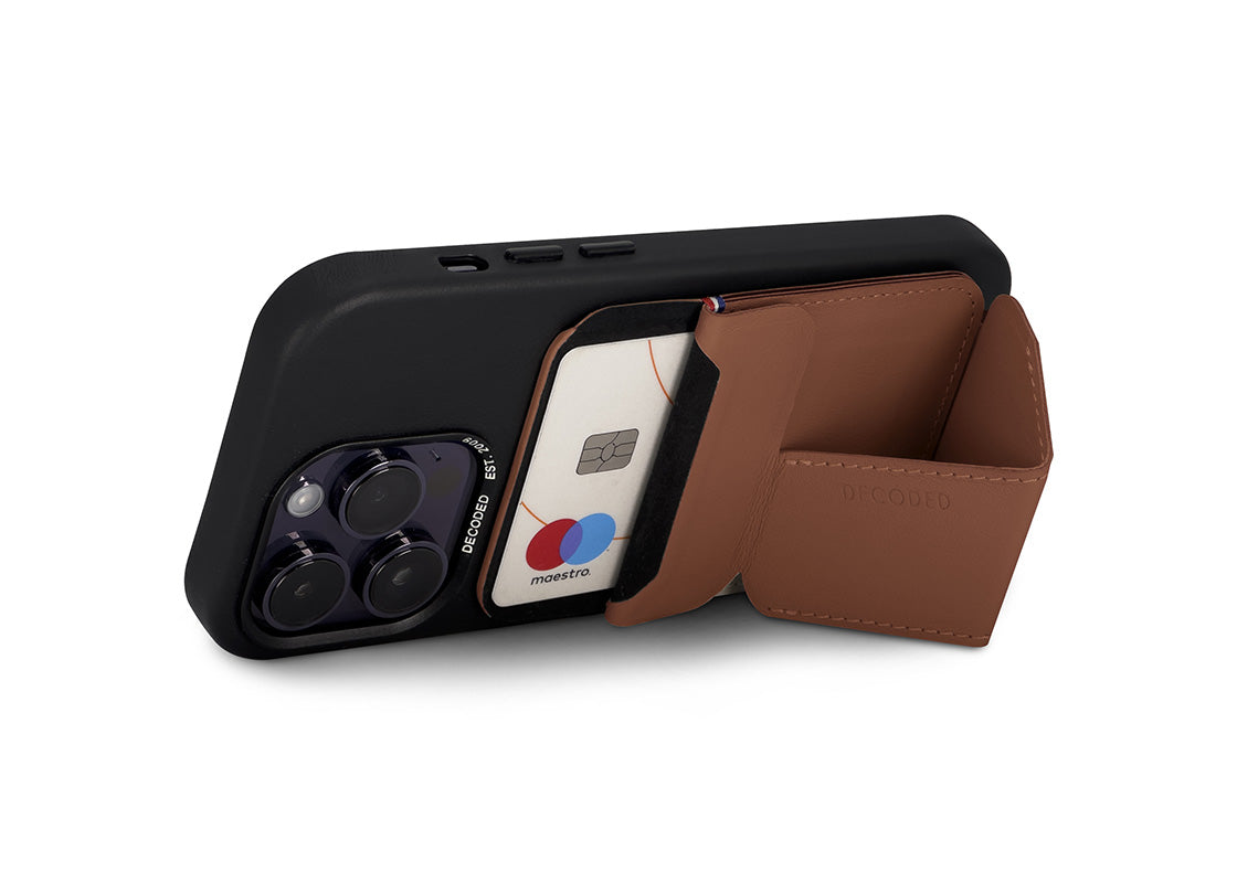 Decoded MagSafe Card/Stand Sleeve V2 - Tan