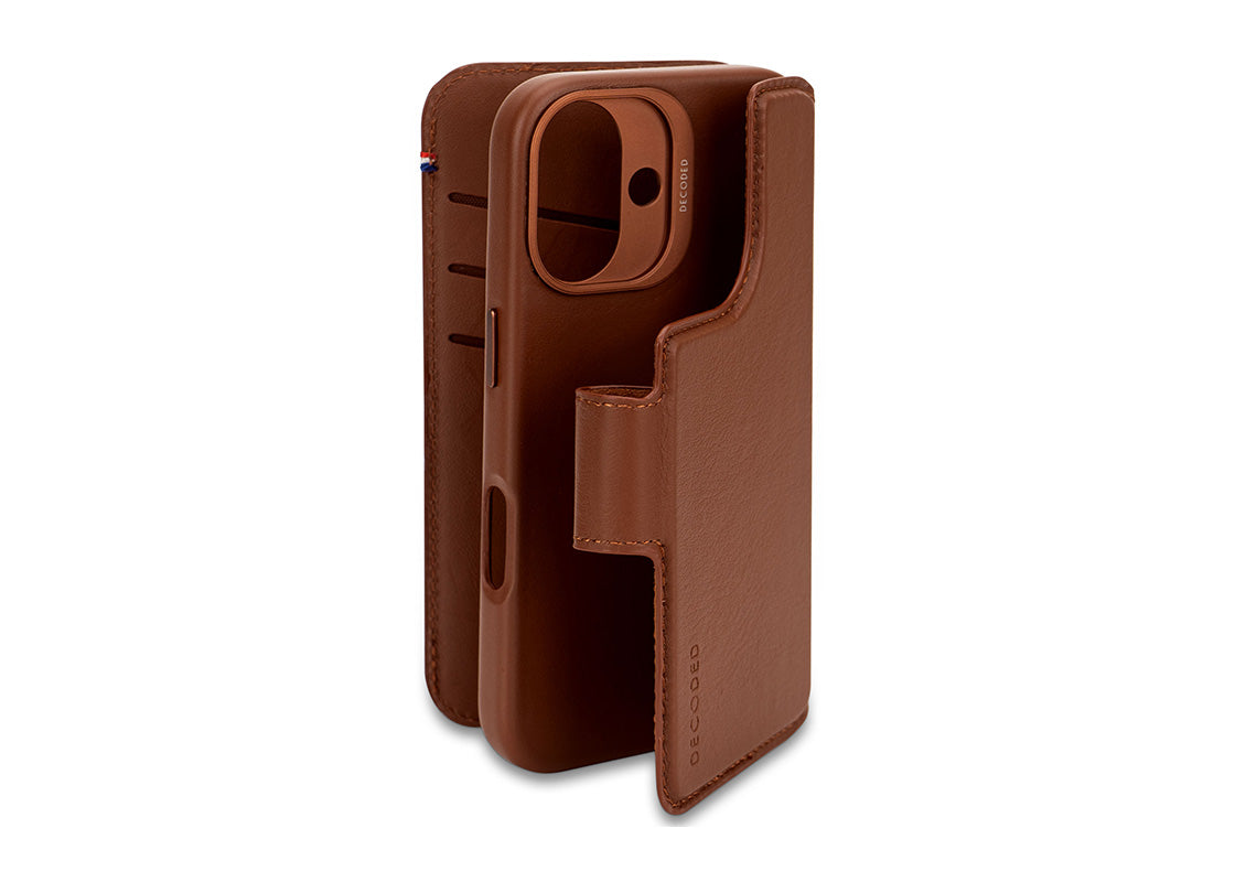 Decoded Plånboksfodral för iPhone 16 Plus - Tan