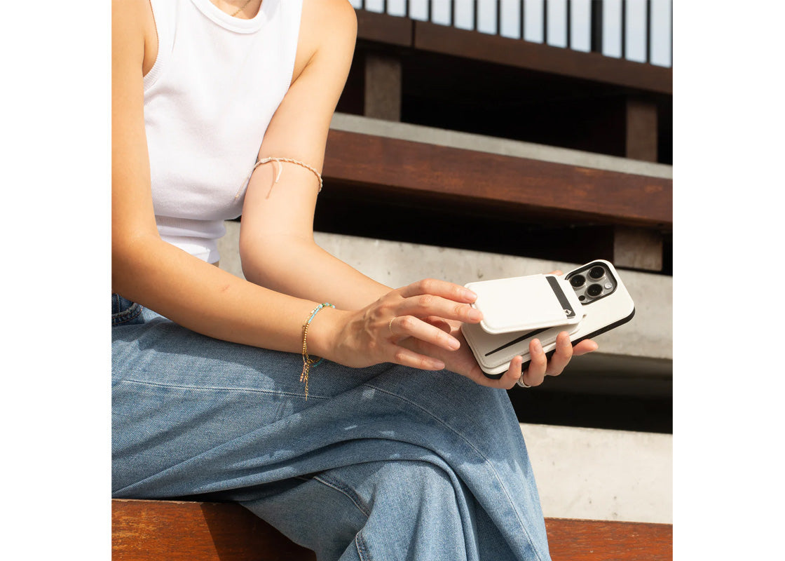 Native Union Active Wallet Stand - Sandstone