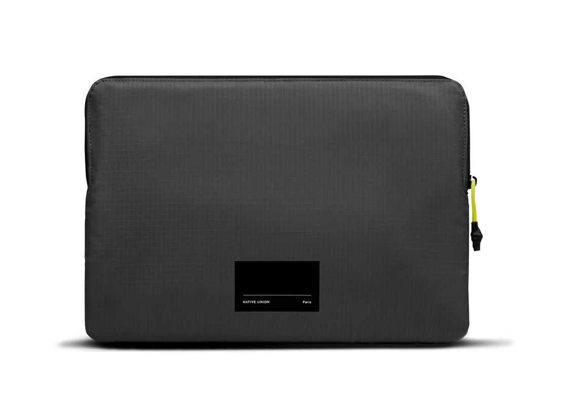 Native Union Ultralight Sleeve 16-tum - Svart