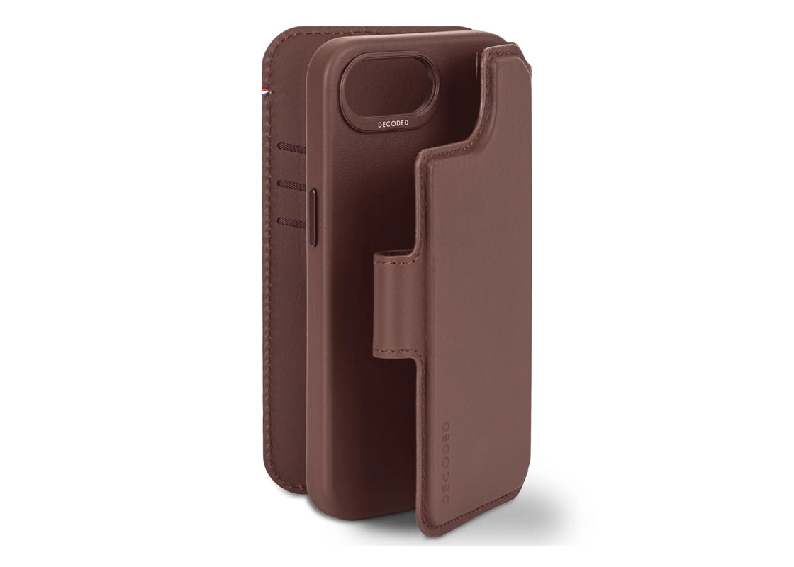 Decoded Plånboksfodral iPhone 16e - Brun