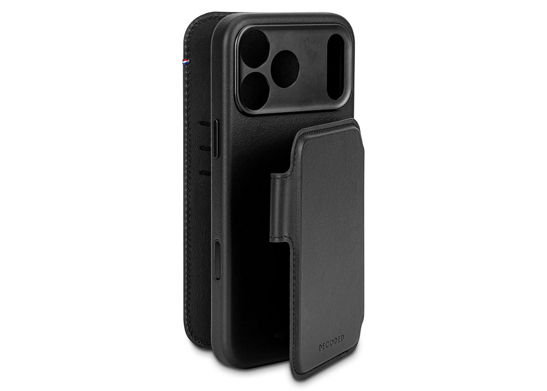 Decoded Leather Detachable Wallet for iPhone 17 Pro Max - Svart