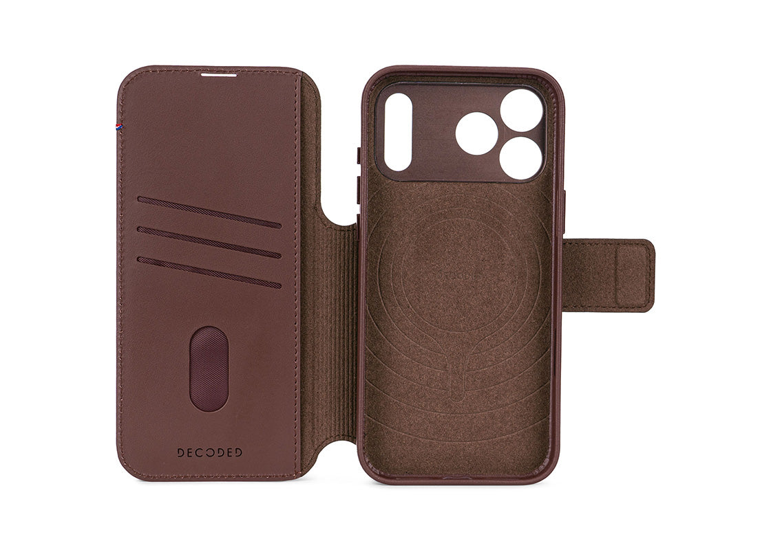 Decoded Leather Detachable Wallet for iPhone 17 Pro - Brun