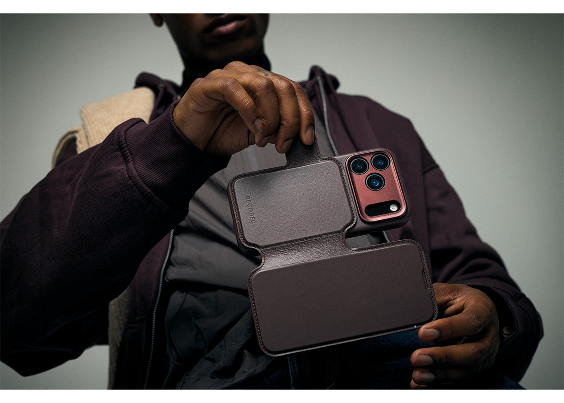 Decoded Leather Detachable Wallet for iPhone 17 Pro - Brun