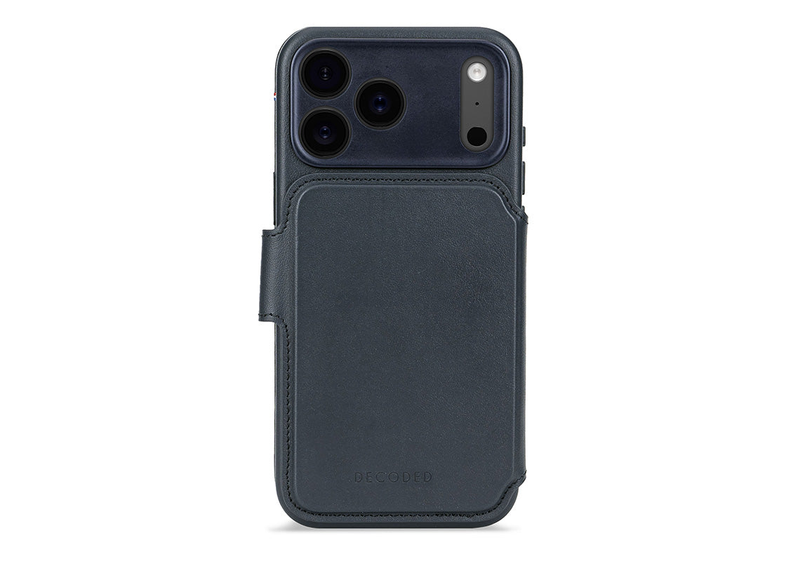 Decoded Leather Detachable Wallet for iPhone 17 Pro - Marinblå