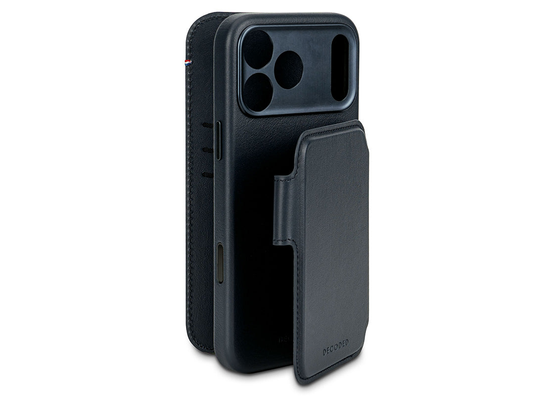 Decoded Leather Detachable Wallet for iPhone 17 Pro Max - Marinblå