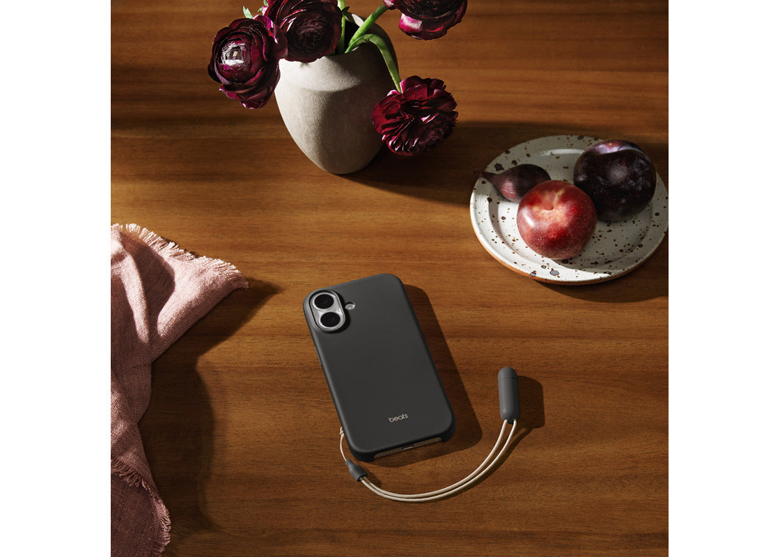 Beats Kickstand-skal med MagSafe och kamerareglage till iPhone 17 – kalksten