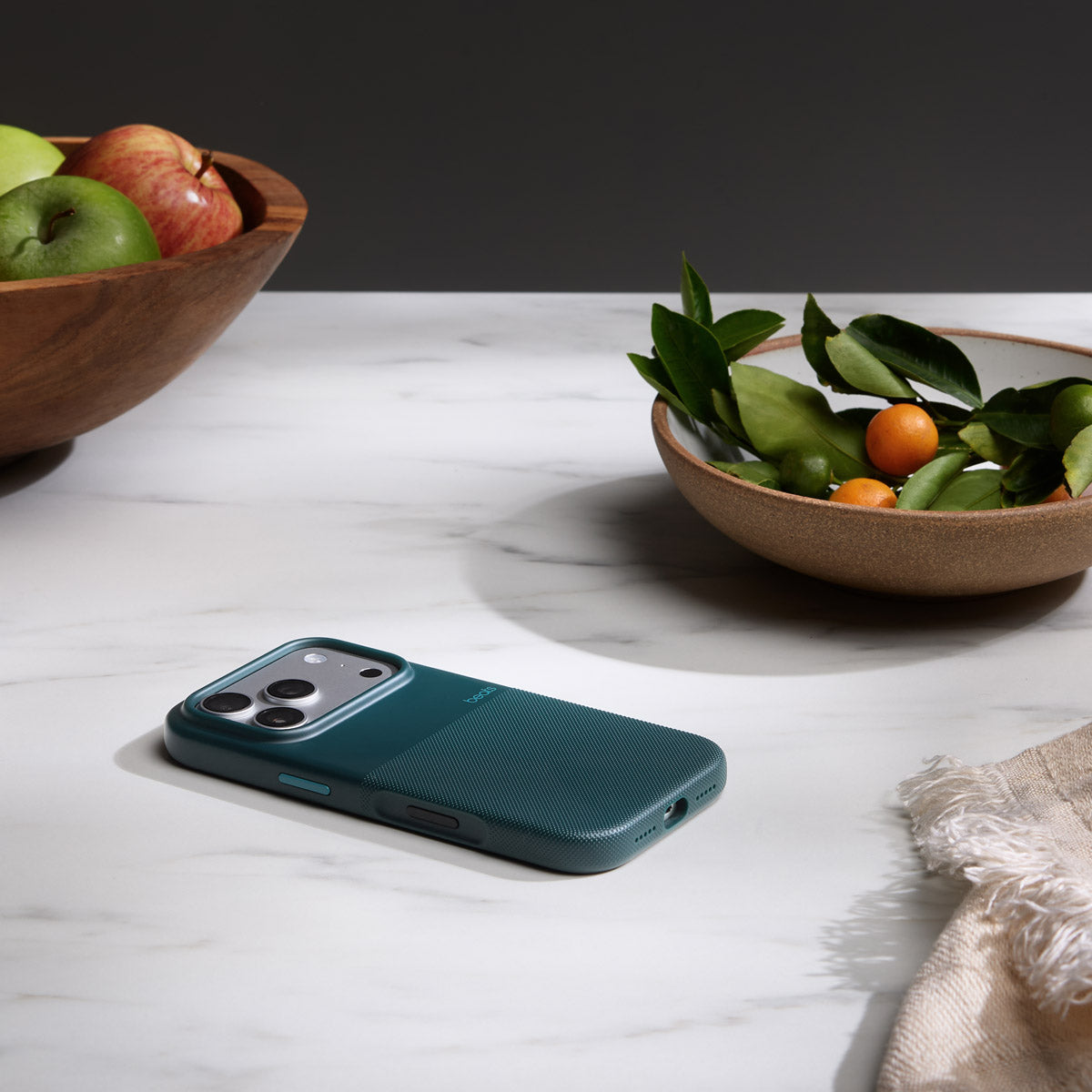 Beats Rugged-skal med MagSafe och kamerareglage till iPhone 17 Pro – rockyblå