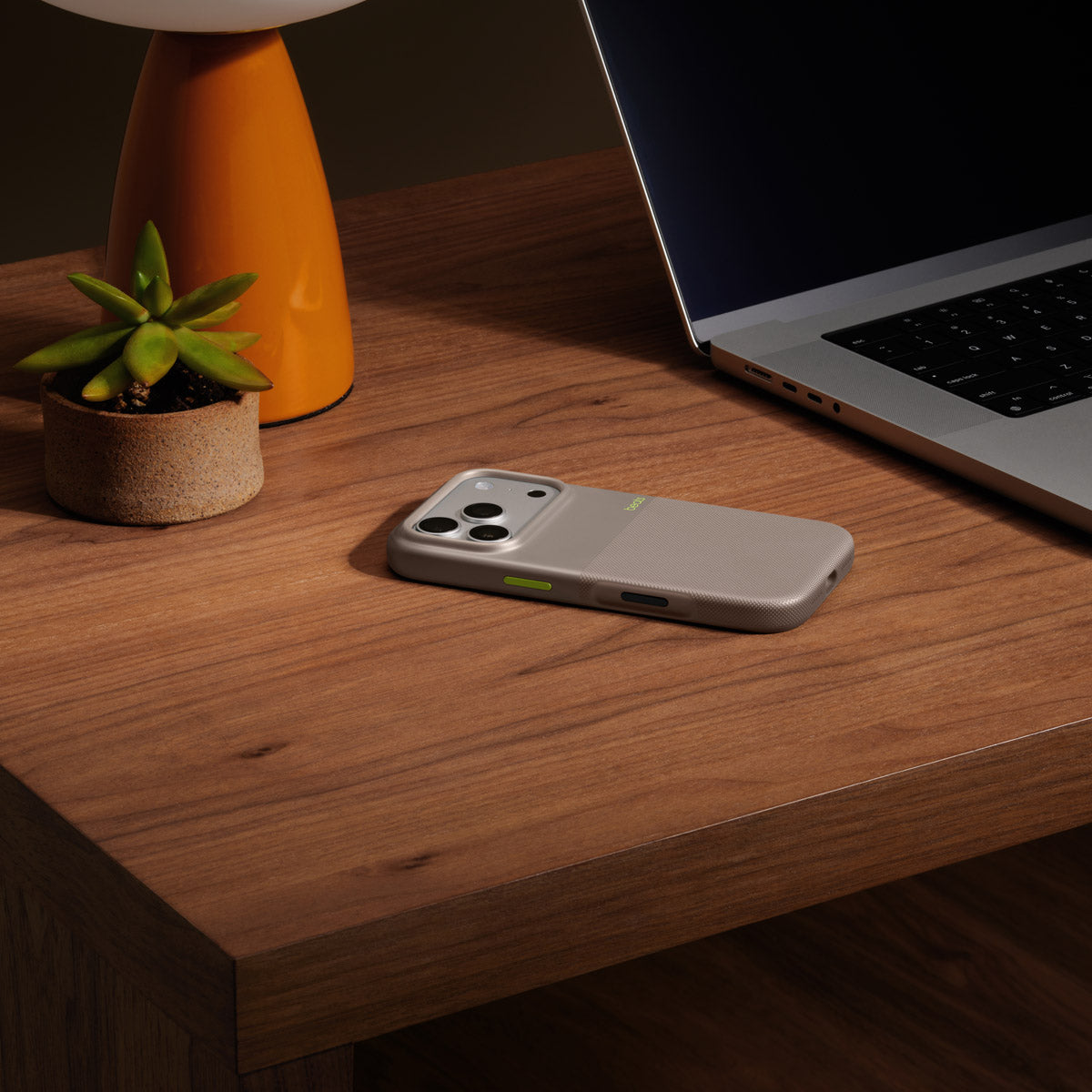 Beats Rugged-skal med MagSafe och kamerareglage till iPhone 17 Pro – alpingrå