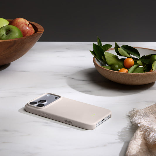 Beats-skal med MagSafe och kamerareglage till iPhone 17 Pro Max – kalksten