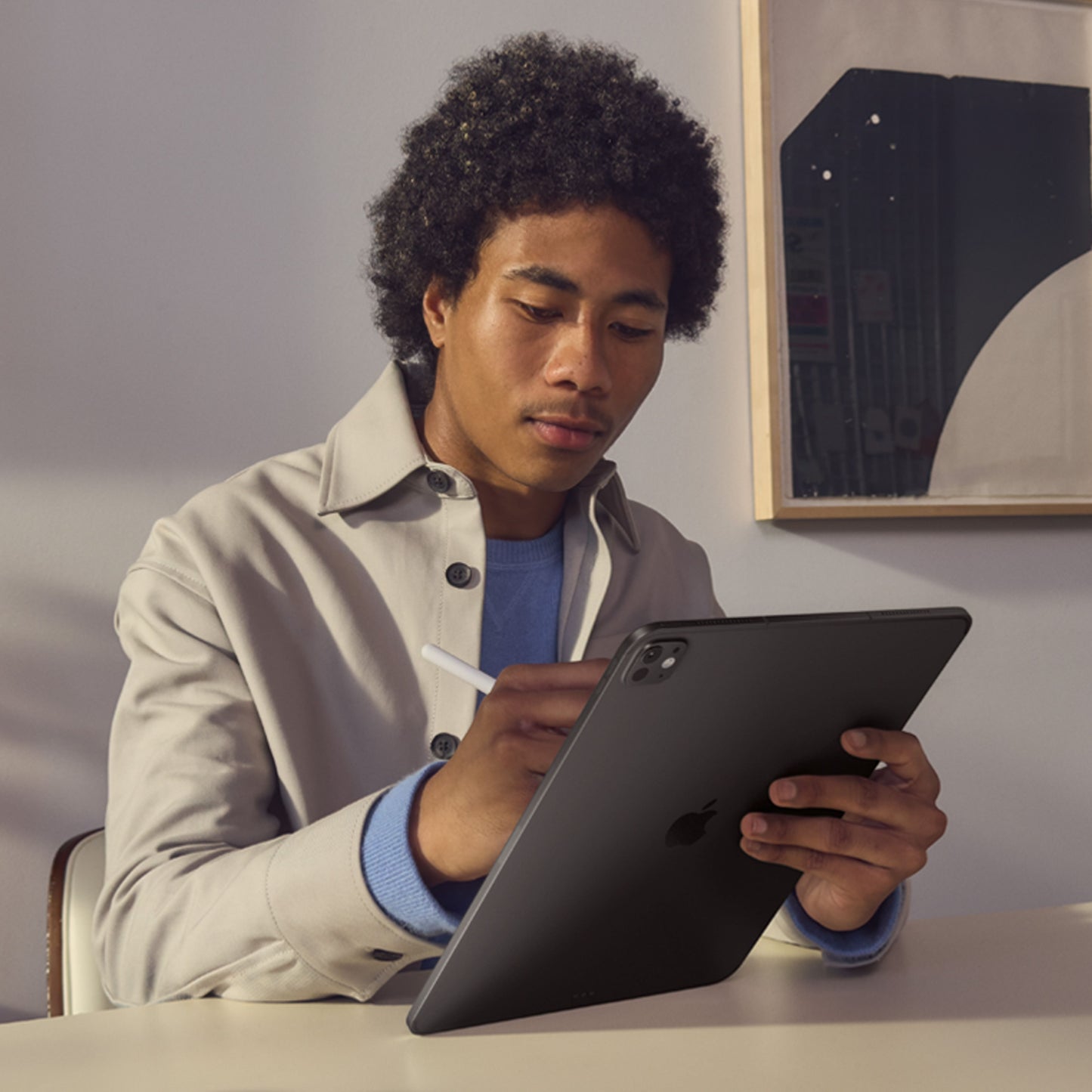 iPad_Pro_11-in_M5_Cellular_Silver_PDP_Image_Position_5__WWEN