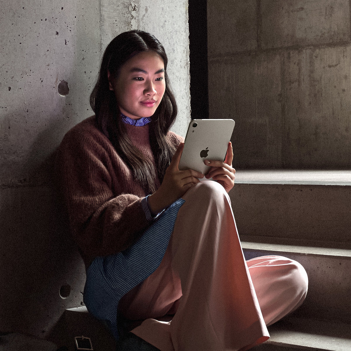 iPad_mini_A20_Pro_Cellular_Starlight_PDP_Image_Position_9__sv-SE