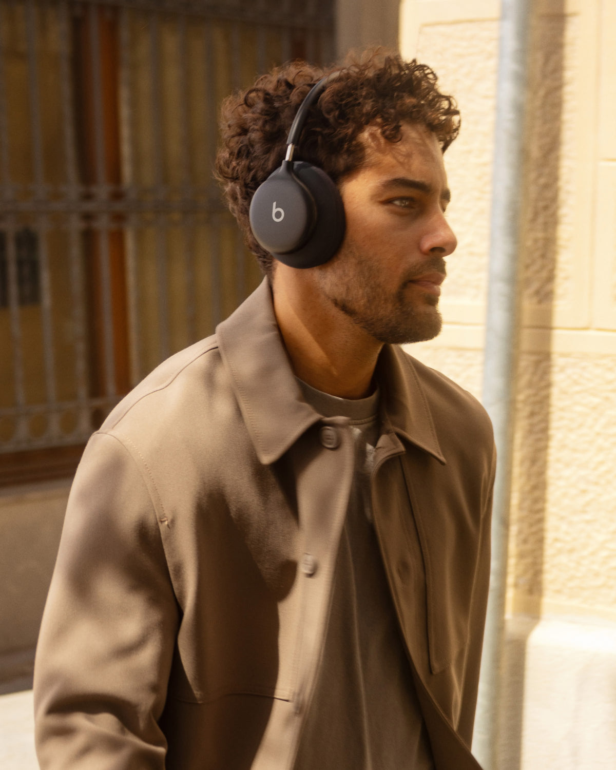 Beats 360 Over-Ear Headphones - Black with Black Performance Knit Cushions